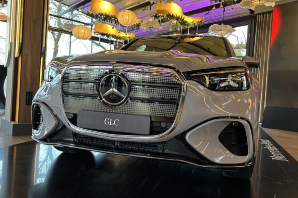 Mercedes-Benz GLC 400 EQ представлен в Румынии. Сколько стоит электрический внедорожник с мощностью 489 л.с. и запасом хода 673 км