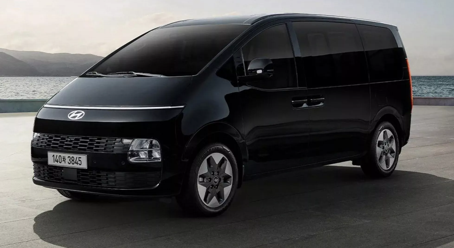 Hyundai Staria получила фейслифтинг. Незаметные изменения, но больше комфорта и технологий