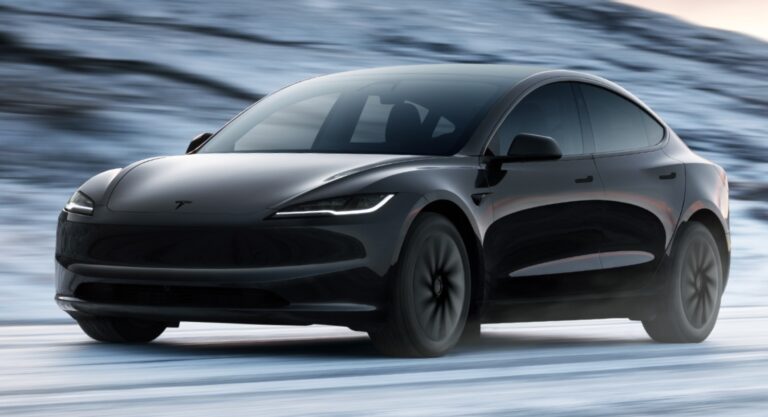 Tesla Model 3 Standard, также доступна в Румынии. Это самая дешевая модель Tesla, ее можно купить в рассрочку.