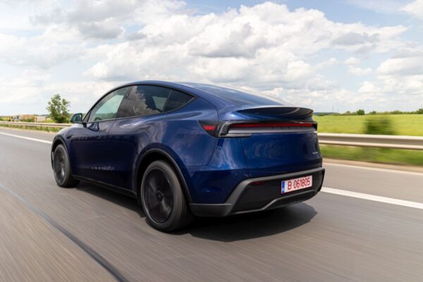 Падение Tesla в Европе продолжается. Сколько моделей было зарегистрировано на ключевых рынках