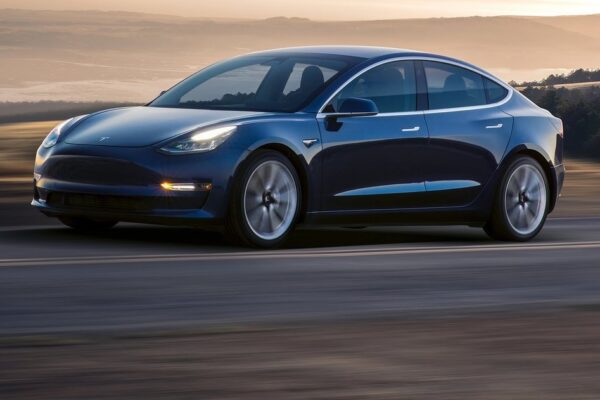 Самое большое падение Tesla за 4 года: в США продано менее 40 000 автомобилей