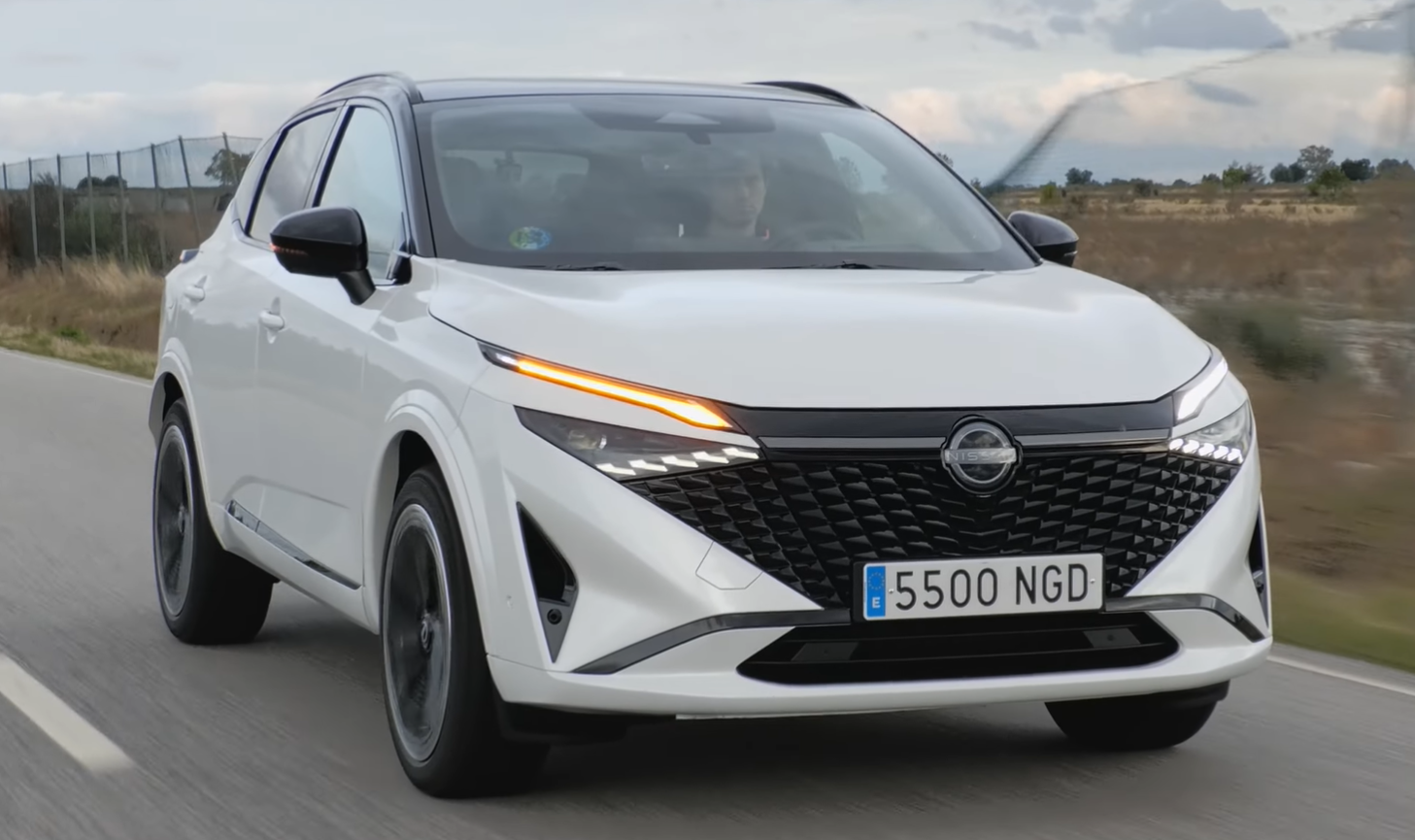 Экстремальный тест Nissan Qashqai: сколько времени он ездит на одной заправке? Nissan говорит 1200 км, реальность на дорогах говорит об обратном