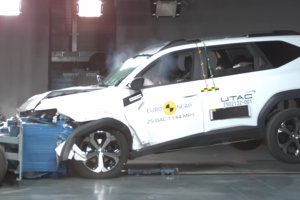 Автомобили с самыми низкими оценками по тестам безопасности в 2024 и 2025 годах. Среди них — Dacia