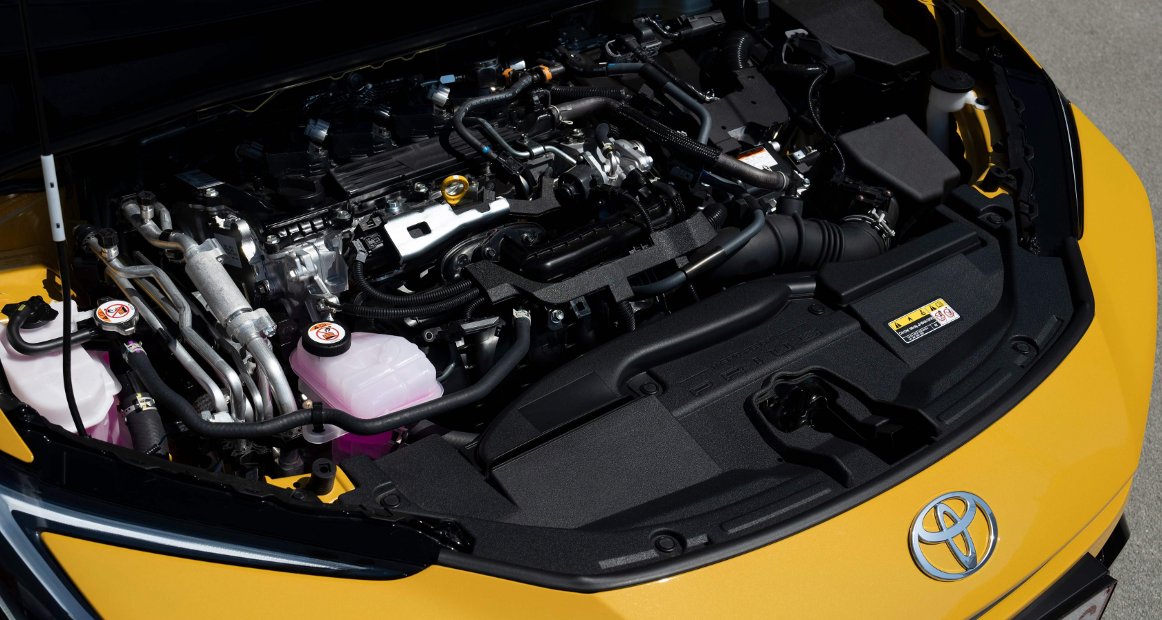 Румын много лет ездил на гибридной Toyota, но ни разу не менял масло: «Я думал, что она электрическая»