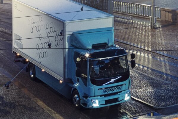 Volvo Trucks начинает производство нового 14-тонного электрического грузовика: «Идеален для города»