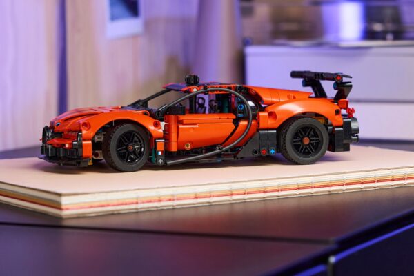 Bugatti и LEGO Group запускают два новых набора, вдохновленных вселенной гиперкаров.
