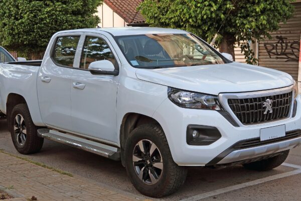 Испанская армия закупает 4500 новых тактических машин на базе модели Peugeot Landtrek.