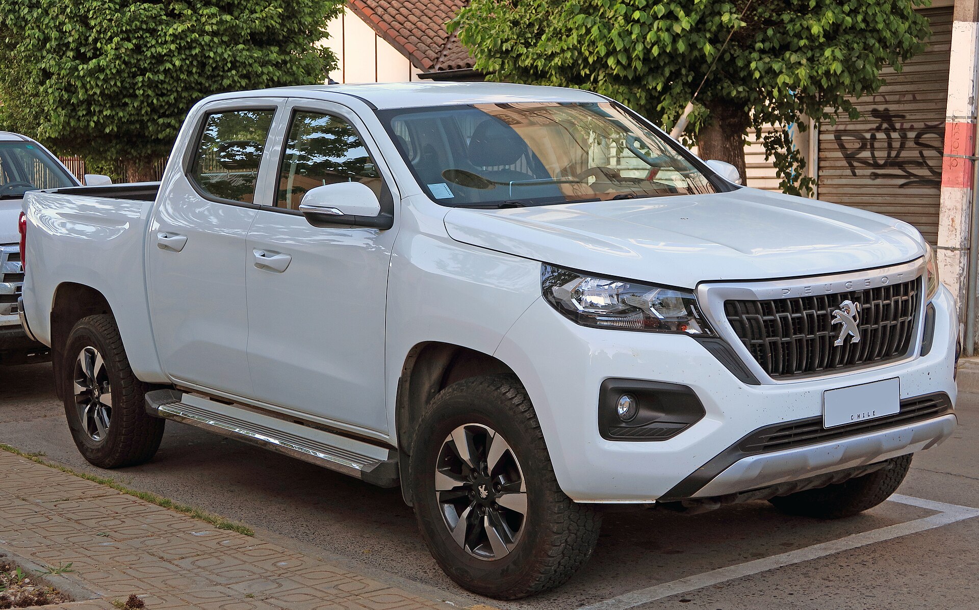 Испанская армия закупает 4500 новых тактических машин на базе модели Peugeot Landtrek.