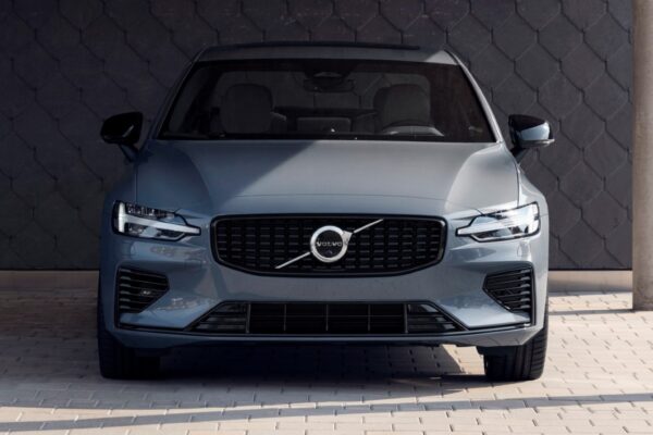 Volvo обеспечивает искусственный интеллект для миллионов автомобилей, не затрагивая информационно-развлекательную систему