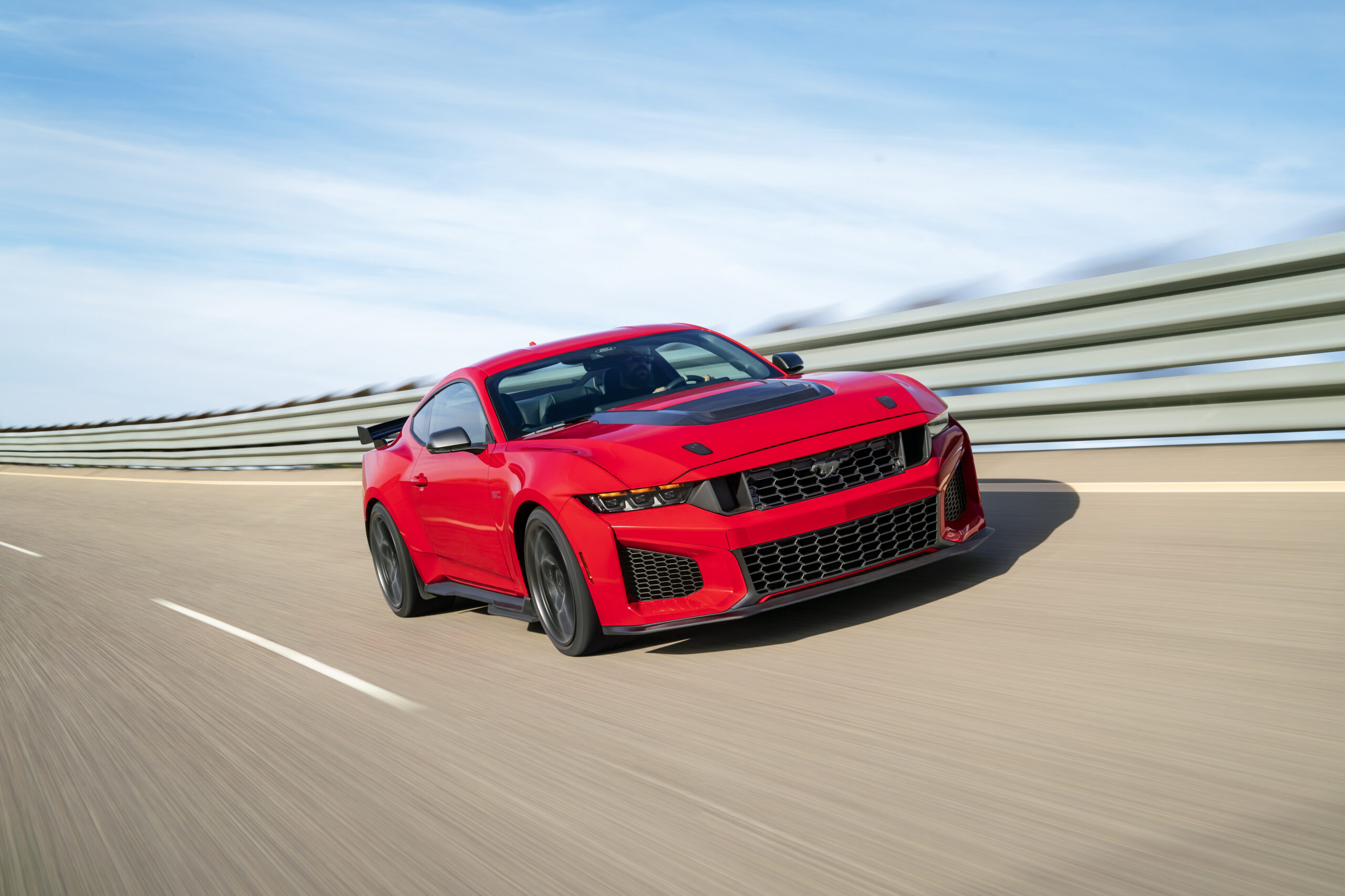 ФОТО Ford представил новый Mustang Dark Horse SC. Мост между суперкаром GT и GTD, доступный с весны