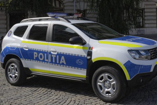 Он хотел выбросить мусор в поле недалеко от Бухареста. Автомобиль также обошелся ему в 30 000 леев.