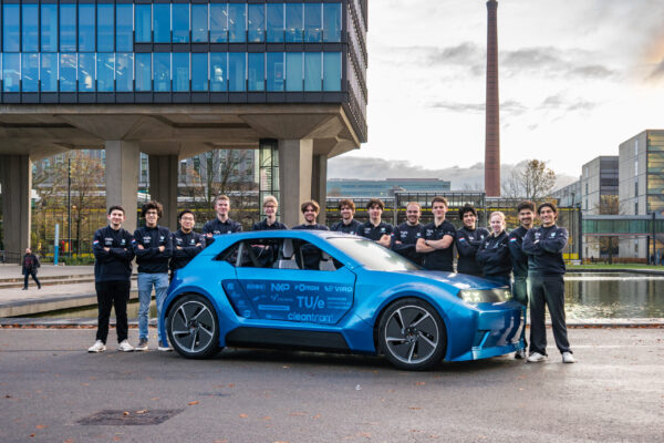 ФОТО Электромобиль, который водители смогут проверять и ремонтировать самостоятельно. «Арию» разработала команда голландских студентов.