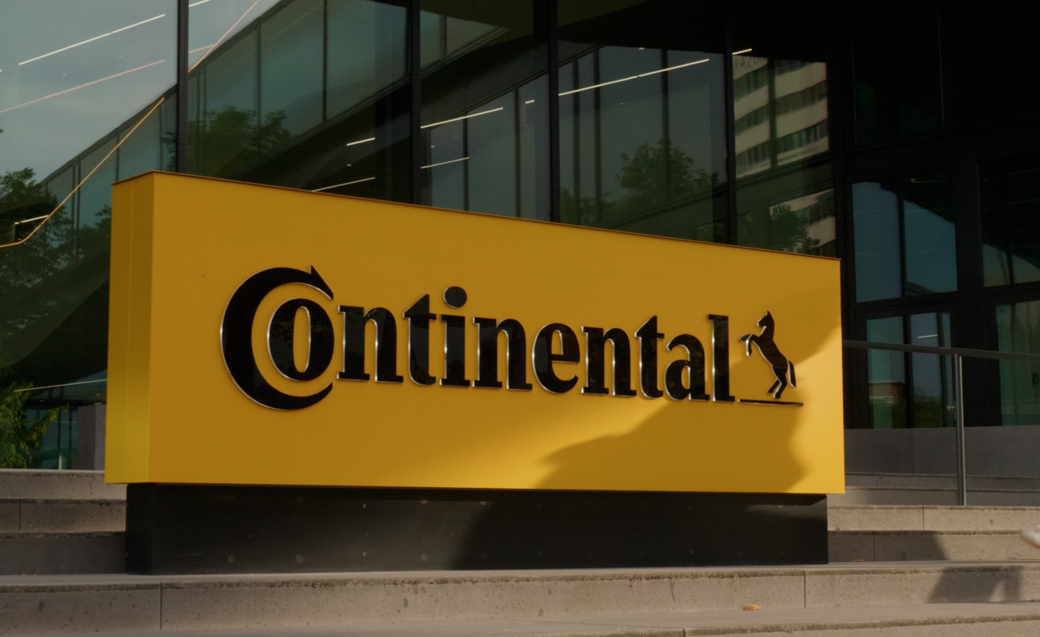 Штраф более 70 000 леев для компании Continental Automotive за нарушение GDPR