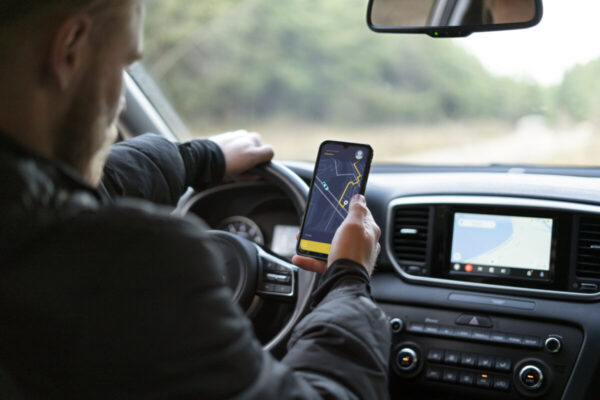 Сколько стоит телефонный штраф в 2026 году. В каких ситуациях приостанавливают действие водительских прав