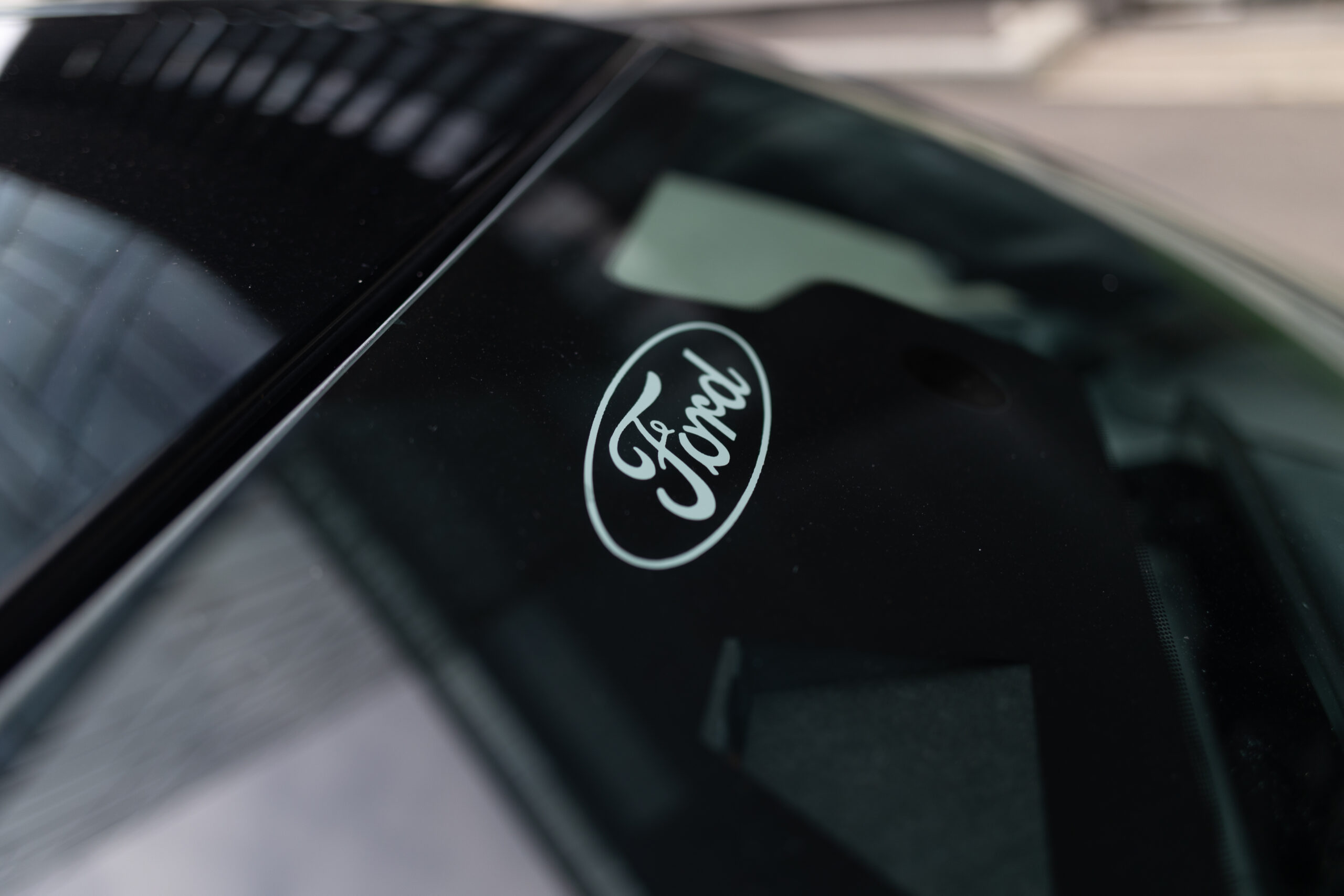 Скандал на Ford: работника отстранили от работы за оскорбление Трампа во время официального визита