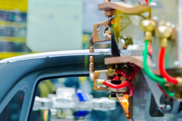 Leoni Румыния начинает коллективные увольнения на заводе в Араде: почти 500 сотрудников намечены до августа