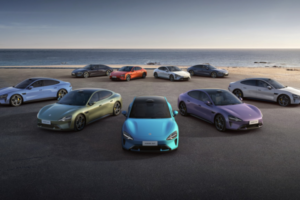 ВИДЕО Xiaomi о своих автомобилях, которые теряют колеса в авариях: это особенность, а не дефект