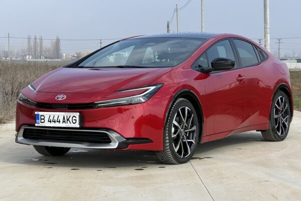 Гибриды Toyota надежнее бензиновых автомобилей, утверждает опытный автомеханик