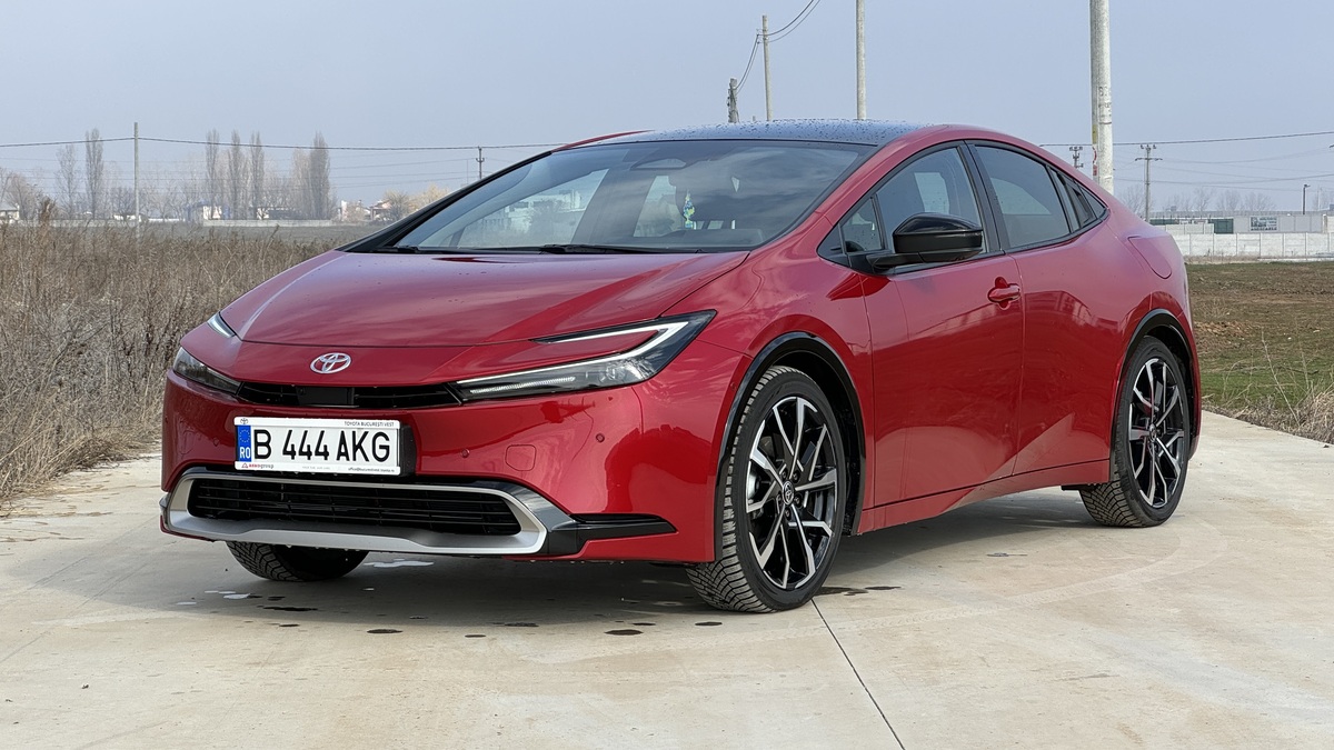 Гибриды Toyota надежнее бензиновых автомобилей, утверждает опытный автомеханик