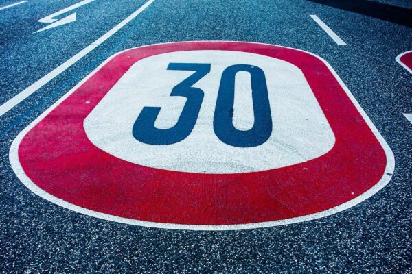 Центр Рима, почти пешеходный: ограничение снижается до 30 км/ч.