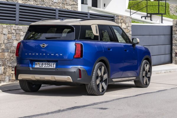 Автономность 501 км для электрического MINI Countryman. Может идти в ногу с соперниками