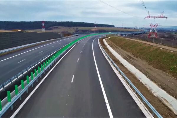 Второй контракт на сумму 500 миллионов евро от ЕИБ на строительство автомагистрали Сибиу-Питешти, подписанный министром финансов.