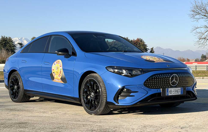 Mercedes-Benz CLA признан автомобилем 2026 года после победы над Dacia Bigster, Kia EV4 и Renault 4.