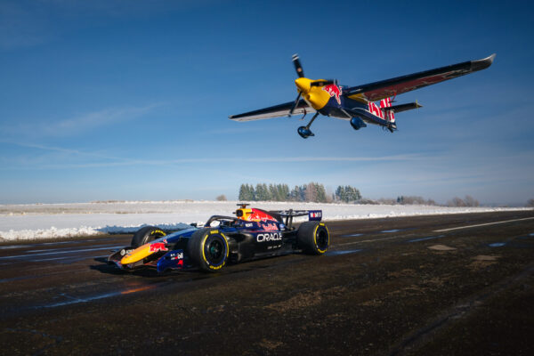 ФОТО Первые одноместные болиды Формулы-1 2026 года представили Red Bull и VCARB. Начинается первый год партнерства с Ford