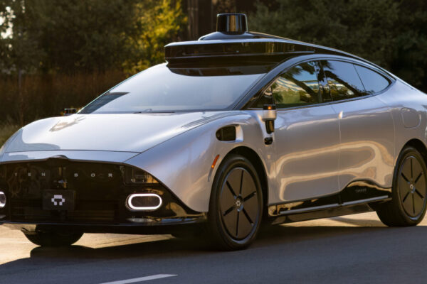 2026: Первое в мире выдвижное рулевое колесо. Что делать, если машина не позволяет тебе ездить на ней?