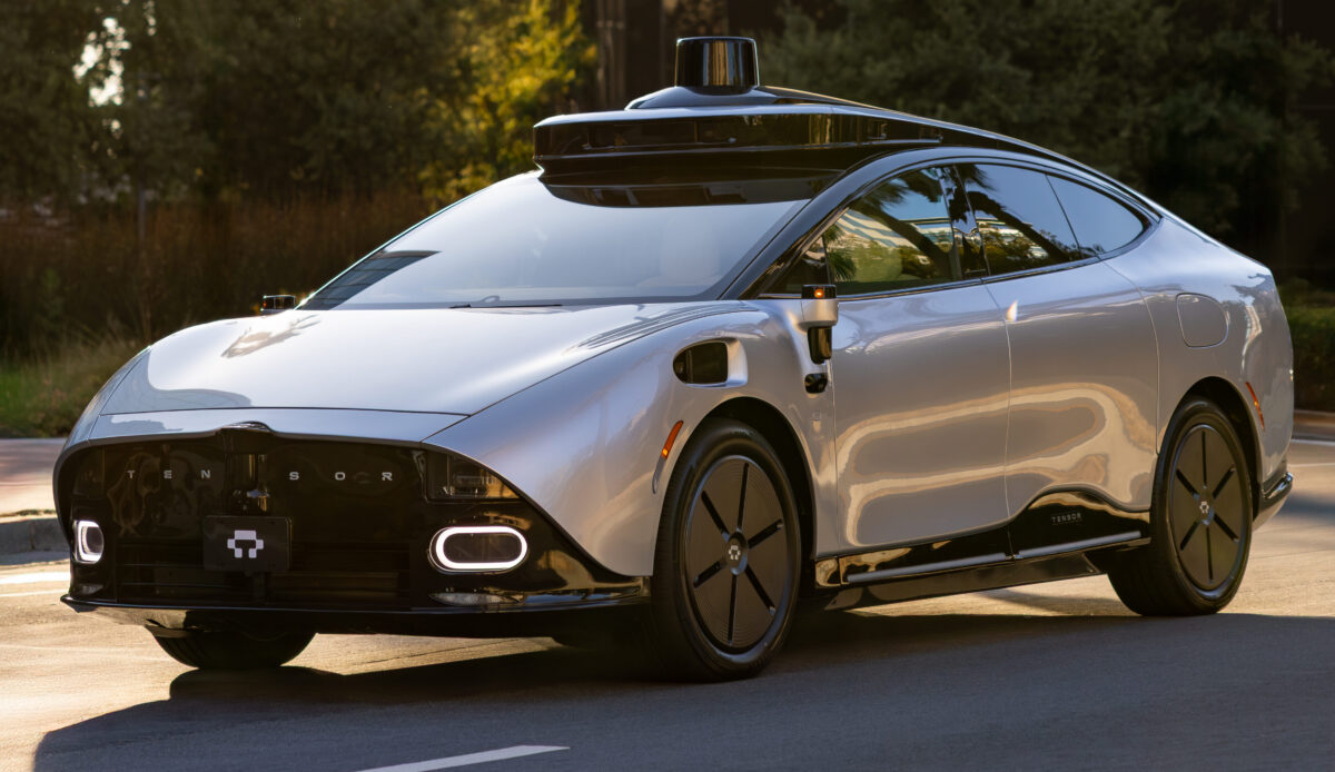 2026: Первое в мире выдвижное рулевое колесо. Что делать, если машина не позволяет тебе ездить на ней?