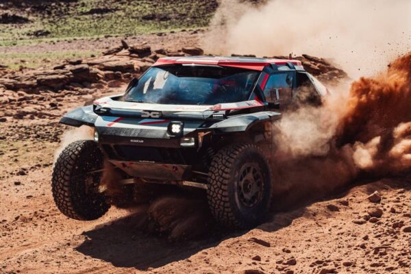 Историческое выступление на ралли «Дакар-2026»: Dacia на первом месте, осталось два этапа