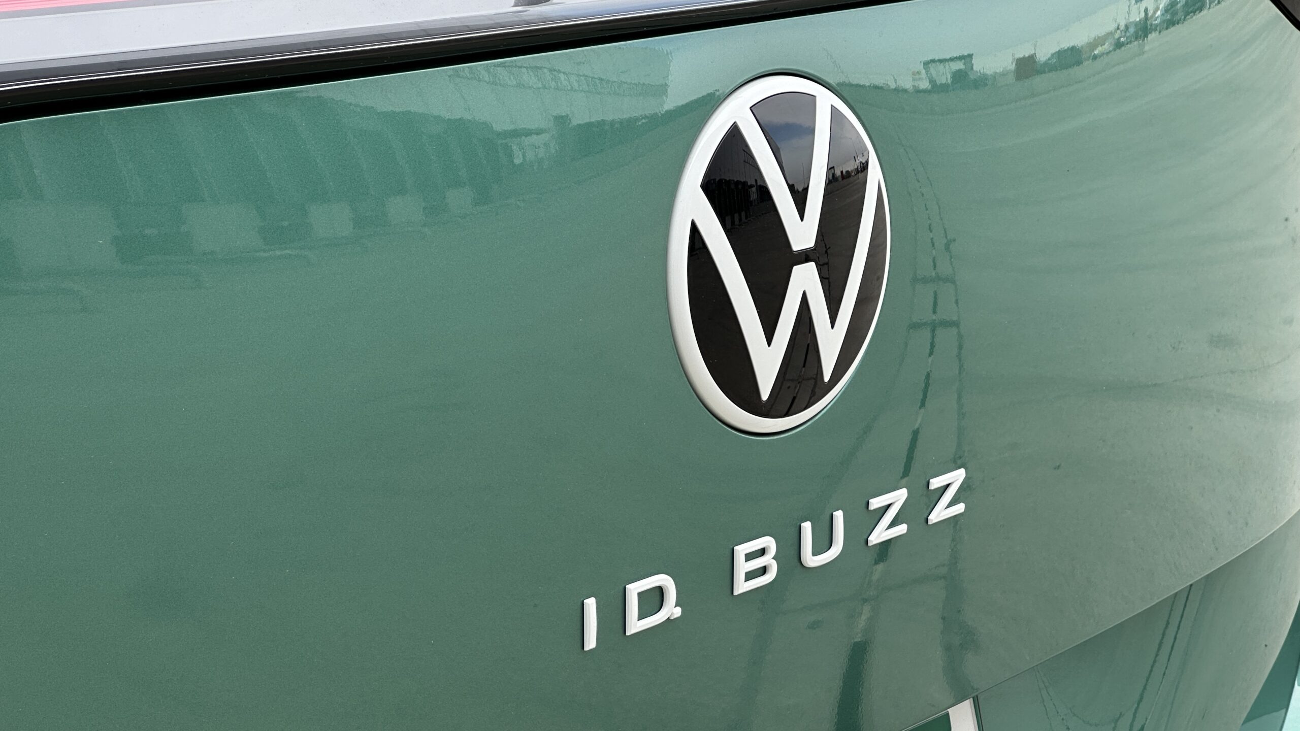Volkswagen ID.Buzz пользуется успехом в продажах, но не в США.