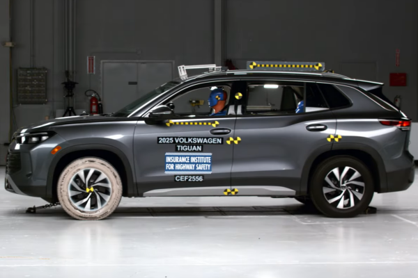 IIHS протестировал Volkswagen Tiguan: как европейский внедорожник показал себя на американских тестах