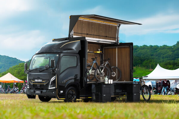 Фото | Как выглядит концепция автодома Isuzu? Он имеет двери типа «крыло чайки» и может быть настроен по вкусу владельца.