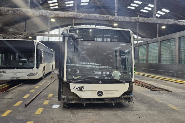 Видео | Чиприан Чуку без предупреждения посетил автобусный парк СТБ Флореаска. Водители «разъедают автобусы» в поисках запчастей