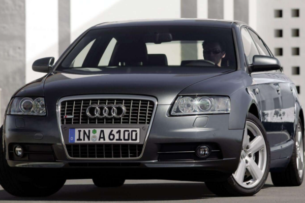 Никто не хотел эту Audi A6, которой управлял Клаус Йоханнис, когда он был мэром. Сейчас он выставлен на аукцион за 3500 евро.