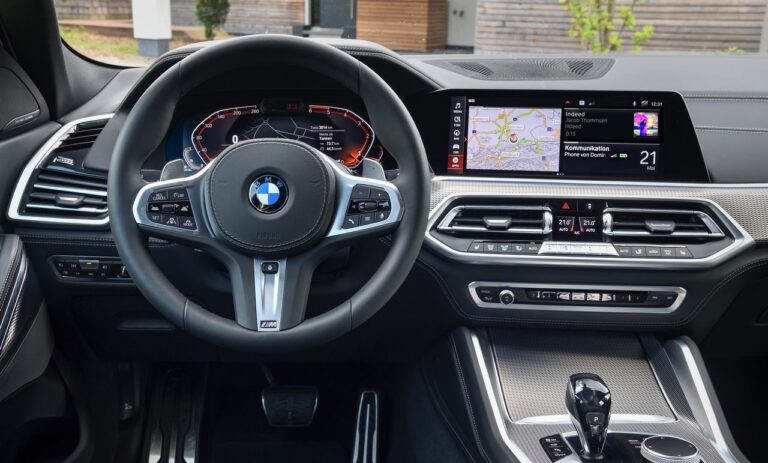 Видео / Житель Мангалии обвиняется в том, что продал BMW X6 в Илфове, а затем угнал его с помощью запасного ключа