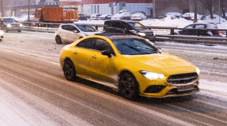 Десятки тысяч автомобилей попадают в Россию из Китая посредством параллельного импорта в обход санкций