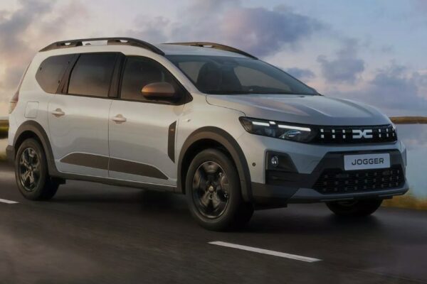 Dacia Jogger 2026 можно заказать в Румынии: от 19 000 евро, в прямой дуэли с Citroen C3 Aircross (18 950 евро)
