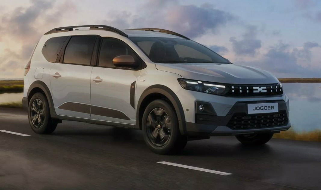 Dacia Jogger 2026 можно заказать в Румынии: от 19 000 евро, в прямой дуэли с Citroen C3 Aircross (18 950 евро)