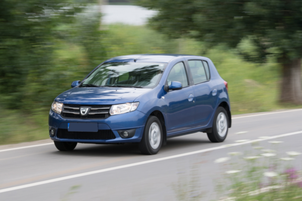 Страна, где можно купить Dacia Sandero всего за 1000 фунтов. Это дешевле, чем билет на поезд