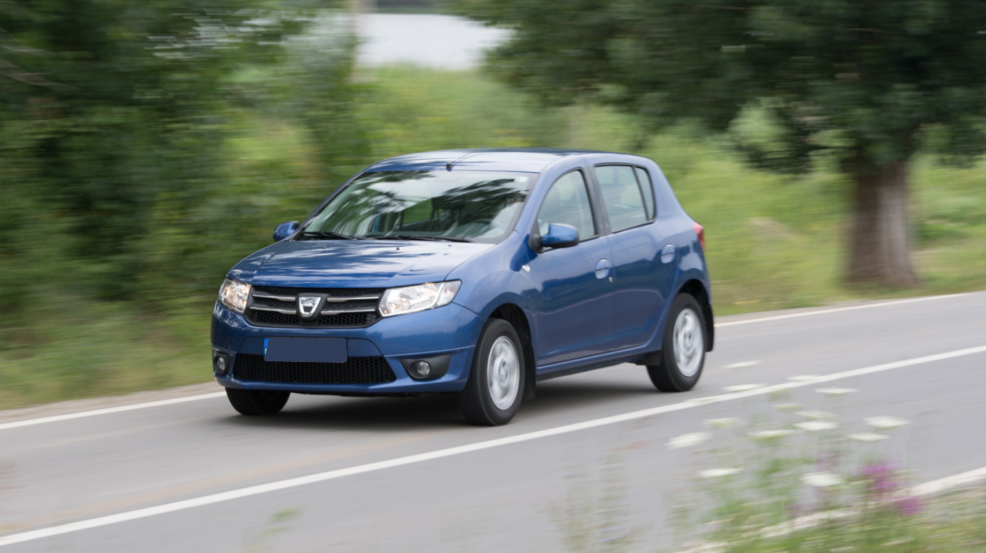 Страна, где можно купить Dacia Sandero всего за 1000 фунтов. Это дешевле, чем билет на поезд