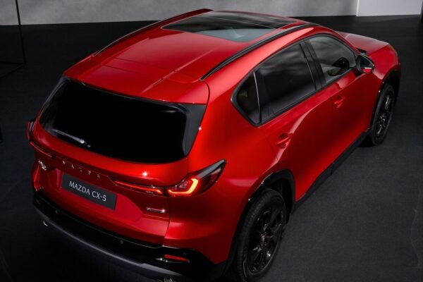 Mazda объясняет, почему она отказывается от контроллера, поскольку конкуренты возвращают физическое управление. Японцы приводят в пример iPod Classic против iPod Touch