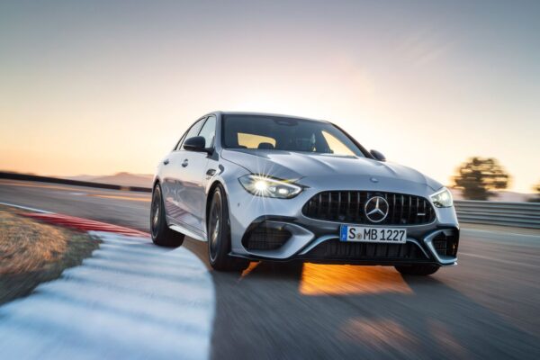 Mercedes-AMG откажется от 4-цилиндрового гибридного двигателя в пользу C 63. На его место придет рядный шестицилиндровый агрегат без гибридного ассистента.