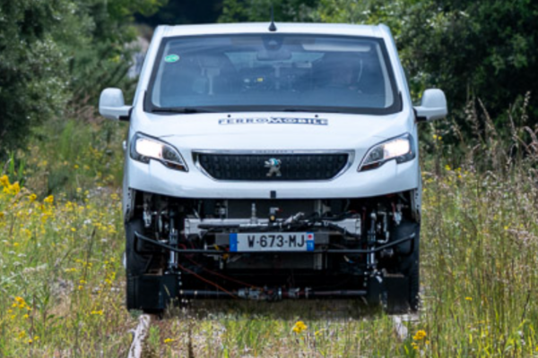 Франция тестирует «Uber на рельсах». Электрические микроавтобусы смогут ездить по заброшенным железным дорогам