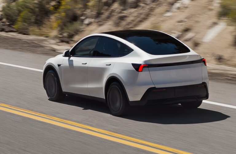 Падение Tesla растет. Volkswagen становится крупнейшим продавцом электромобилей в Европе