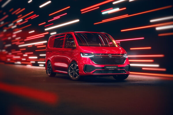 Фото | Volkswagen выпустил электрический фургон GTI. VW e-Transporter Sportline имеет запас хода 320 километров.