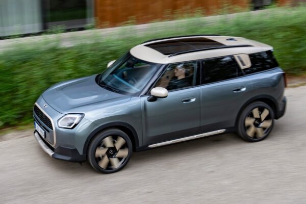 MINI Countryman ONE дебютирует в Румынии по цене ниже 30 000 евро. Конкурент Volvo EX30