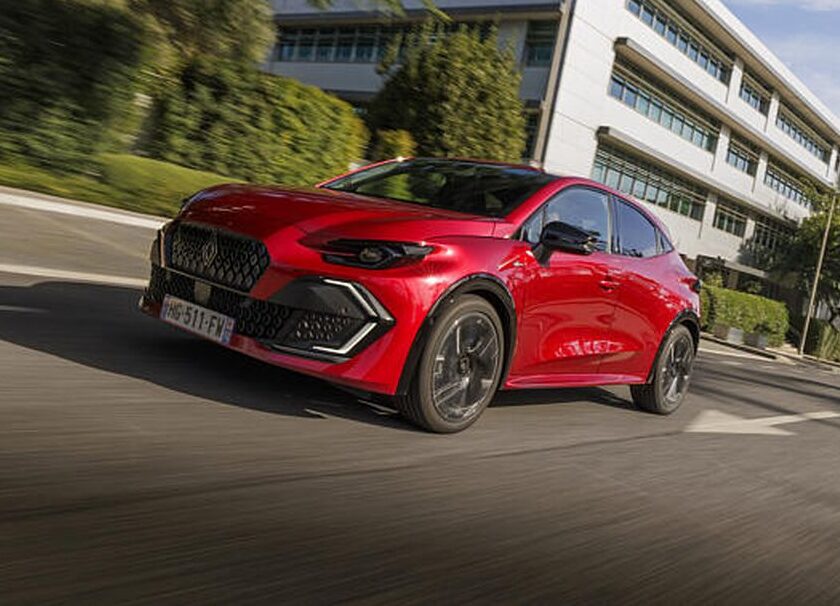 Renault сообщает об обороте в 57,9 млрд евро в 2025 году, что +3% по сравнению с предыдущим годом.