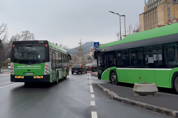 Видео / Бесплатный общественный транспорт каждую пятницу с 1 апреля. Мера, с помощью которой Брашов хочет сократить движение транспорта